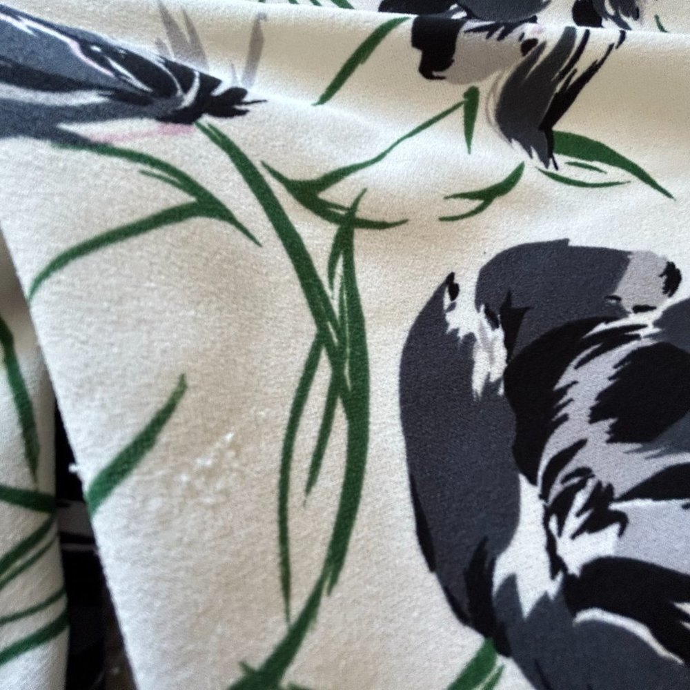 Ann Taylor White with black/grey/green flowers blouse Size S - Picture 4 of 8